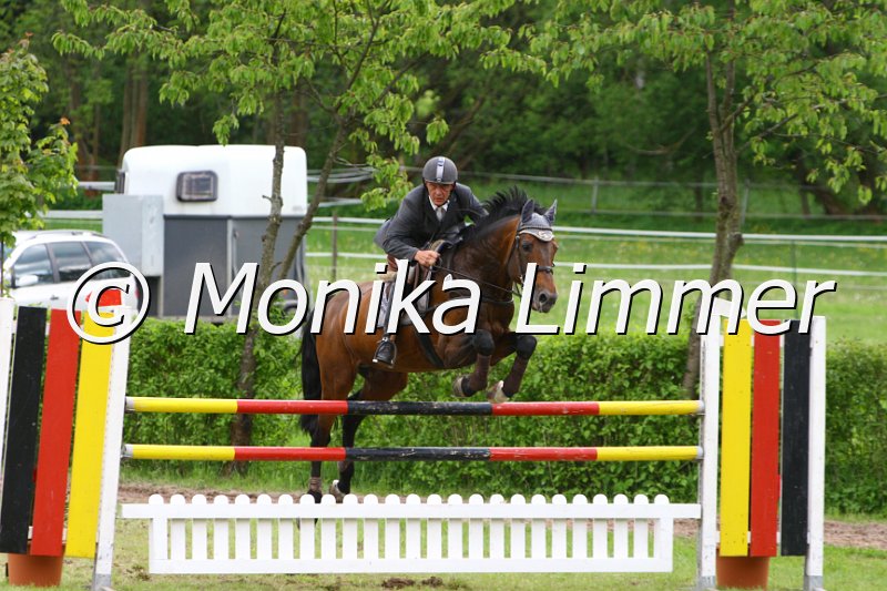 005M7111_Conquest of Paradise_M Springen x.JPG